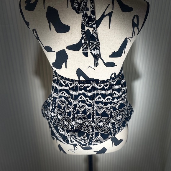 Trendy casual bohemian halter by day/classic rose top& chic Jean jacket by night - Picture 2 of 15